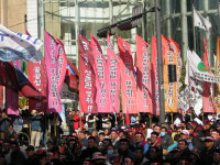 “운수산별노조 건설 위해 총단결!”