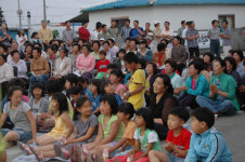 강정마을 주민, 해군기지 반대서명 절반 넘어