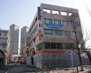 신계철거용역 | 세입자, 동절기 강제철거에 용역들과 대치중