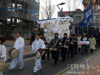 쌍용차 노동자 위령제 열려...정리해고 4사 노동자 참여