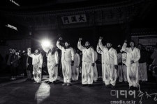 횡단보도서 폭력에 막히다