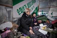 용산참사 유가족, 세입자대책 요구하며 농성 돌입