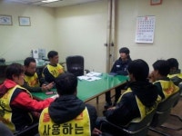 노동자가 없으면 저 공장은 고철이라 믿는 사람들