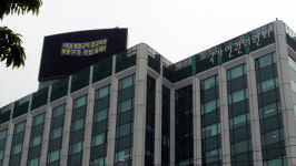 새까매진 얼굴, 의지할 곳은 피뢰침 뿐...보름 맞은 고공농성