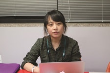 “불안한 청년, 같은 우산을 써보자”