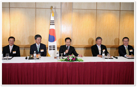 윤석열 대통령, 싱가포르 방문 중 동포 오찬 간담회 개최 및 한-싱 협력 강조