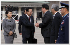 이 대통령, 중국 상하이 방문차 출국 