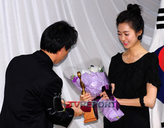 [T포토]'2009 그리메상' 최우수 여자 연기자상 이요원