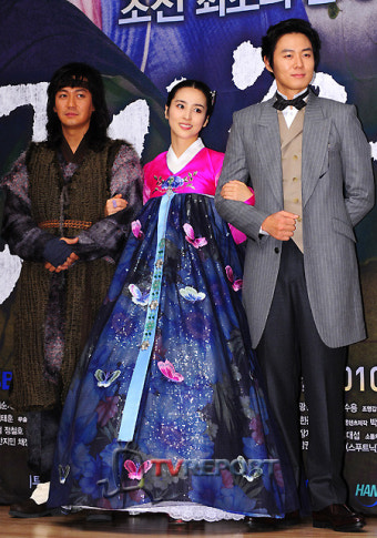 [T포토]박용우·한혜진·연정훈, '제중원 속 삼각관계?'
