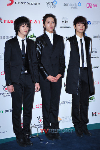 [T포토]씨엔블루, '가온차트 발간' 축하하러 왔어요!