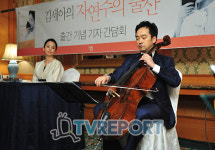 [T포토] 첼리스트 김규식 딸 위해 작곡 했어요