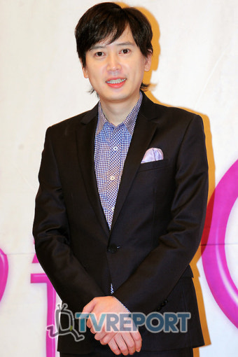 [T포토] 김진 '밀가루 피부 여전하죠?'