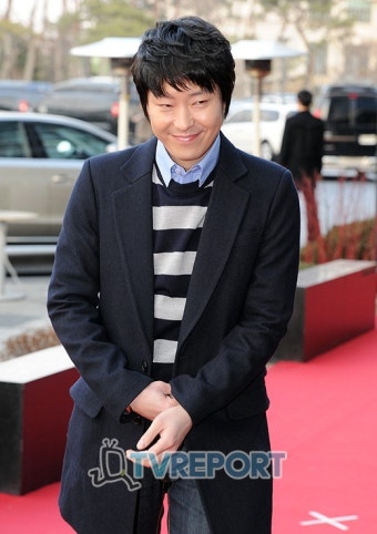 [T포토] 엄기준, '야릇한 미소'