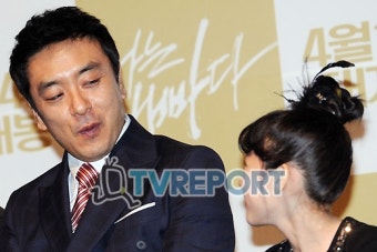[T포토] '나는 아빠다' 김승우 '우리 (김)새론이 말 잘하는데!'