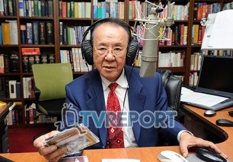 아나운서 내쫓고 DJ된 대한민국 'DJ1호'최동욱