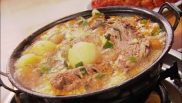감자탕 뼈 재사용 논란 ‘불만제로’ 충격 고발…식중독균 발견