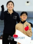 [T포토] '피겨퀸' 김연아 '동천 꿈나무들 화이팅!'