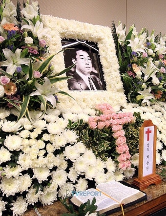 [T포토] 故최동원 빈소, '불멸의 에이스를 떠나보내며..'