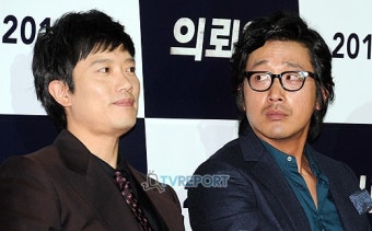 [T포토] 하정우, '검사VS변호사의 눈치싸움'