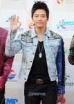 [T포토] 2PM 준호 정직한 손 인사