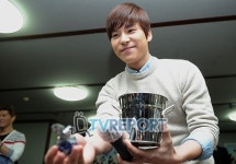 [T포토] 포맨 김원주 화이트데이 선물이에요