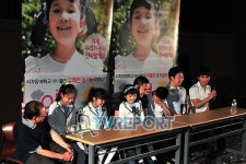 [T포토] 안녕, 하세요! 웃음보 터진 혜광학교 아이들