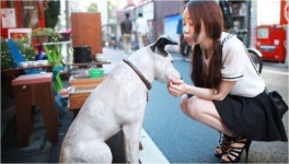 [T포토] 소이 동안화보, 강아지 앞에서 우쭈쭈 볼 뿌우 초귀염