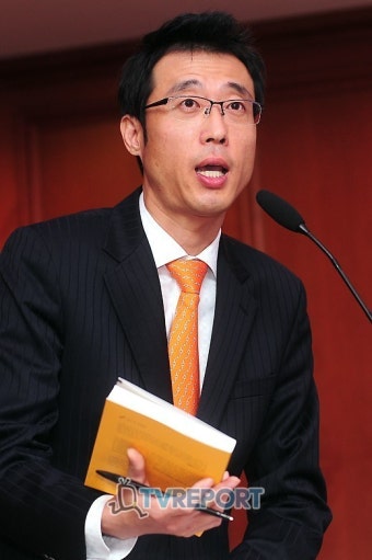 이윤석 