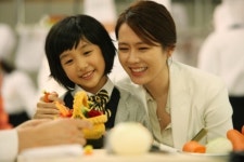 타워 손예진, 천사미소 속 차분한 카리스마 변신