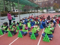 컵쌓기 게임 ‘스포츠스태킹’ 중학교 체육교과서 실렸다