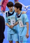 [T포토] 우현-호야 "정말 잘 싸워줬어!"(아육대)