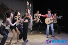 [T포토] 이영하 뮤지컬 연기도 수준급(샤먼아이)