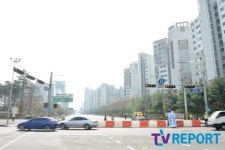 [T포토] 어벤져스2 월드컵북로 통제로 우회하는 차량들