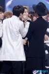 [T포토] 동우 립스틱 잘 발라줘~(엠카운트다운)