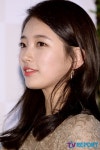 [T포토] 수지 옆에서 봐도 굴곡있는 이목구비