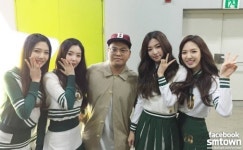 레드벨벳, 제프 버넷과 찰칵…상큼한 미모