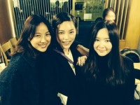 이효리, 박시연·메이비와 찰칵…은지야 결혼 축하해