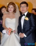 [T포토] 장미여관 윤장현 예비신부와 함께 싱글벙글