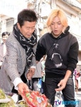 [T포토] 태진아-강남 전통시장에서 딸기 사가지고 가자~