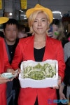 [T포토] 강남 전통시장에서 좋은 과일 챙겨가세요