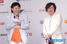 [T포토] 전진수-김대현 소개 받는 입장이 어색하네(JIMFF)