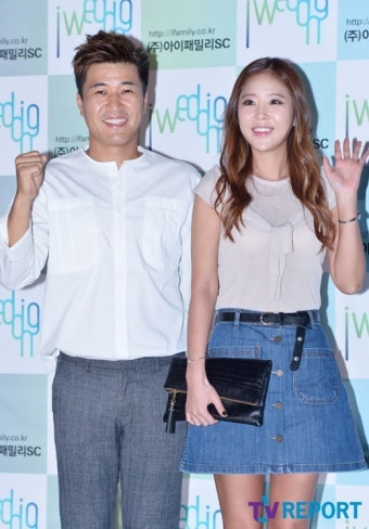 [T포토] 김종민-신지 '웃는 모습도 닮았네'(박현빈 결혼식)