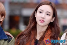 피부예가나연 | [T포토] 나연 '눈부신 백옥피부'(뮤직뱅크 출근길)