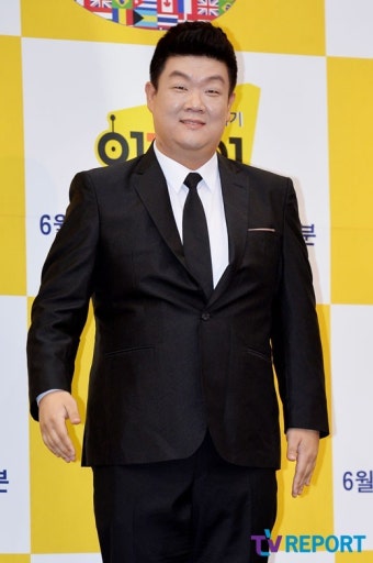 [T포토] 유민상 '플래시 세례에 긴장 가득'