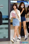 [T포토] 은하 청치마로 뽐낸 매끈 각선미