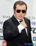 [T포토] 김보성 의리!