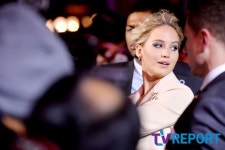 [T포토] 제니퍼 로렌스 "잠깐만 기다려요"