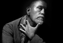 [할리웃통신] 배우 존 말코비치, 63세에 디자이너 정식 데뷔