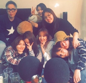 “동창회 했어요”…영화 ‘써니’ 멤버들 화기애애 포착