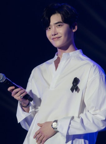 이종석, 태국 팬미팅서 눈물 “사랑해 주셔서 감사”